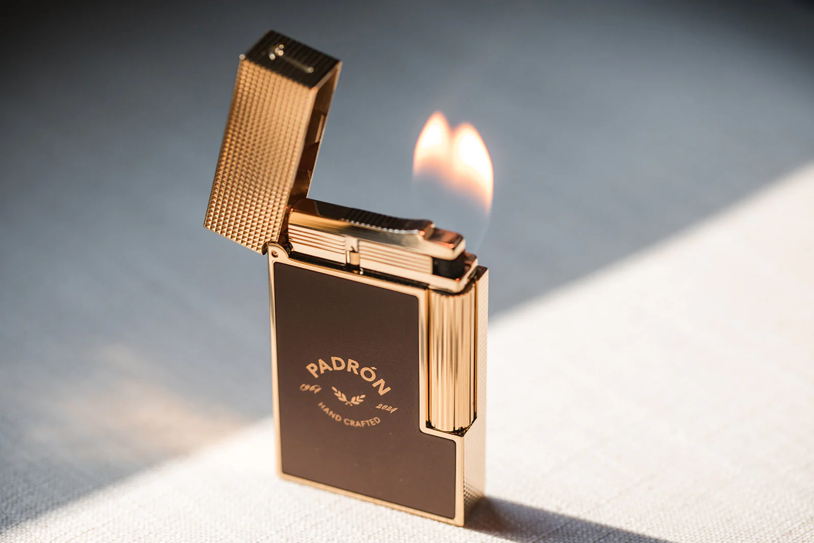 Lacquered lighter - Image 6